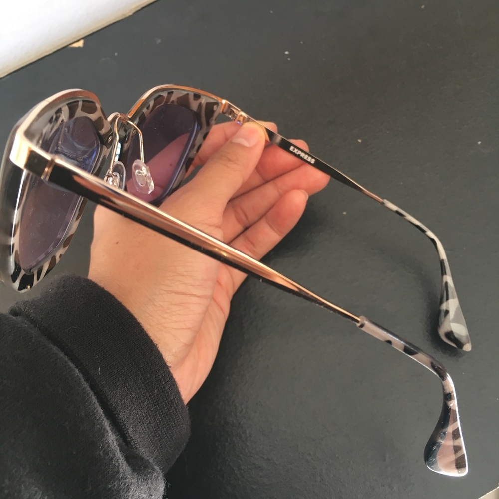 Express Patterned Sunglasses - Picture 3 of 7